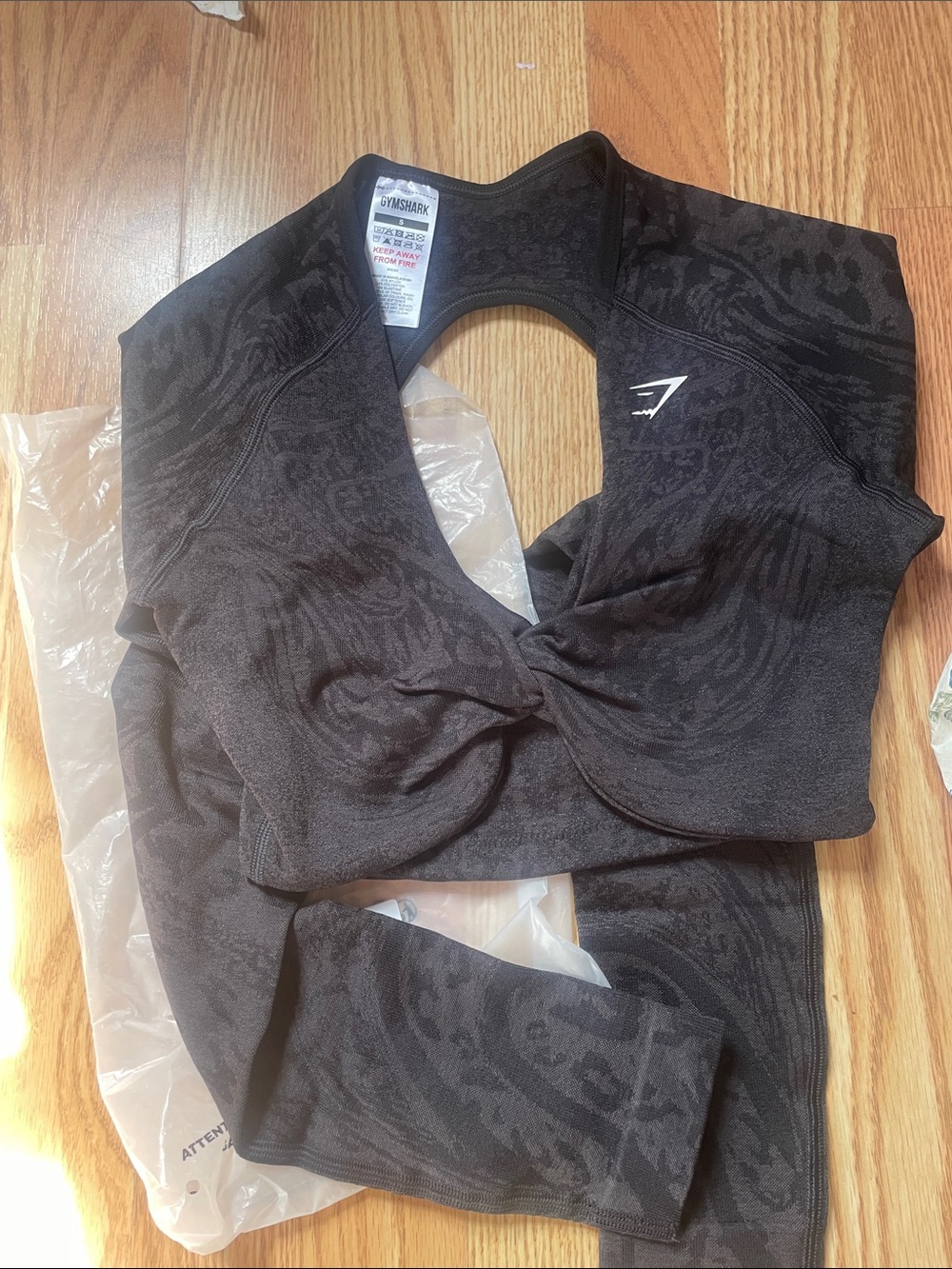 Gymshark ADAPT ANIMAL LONG SLEEVE CROP TOP size s NWT black - Picture 2 of 3